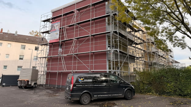 Putzarbeiten an der Gebäudeaußenwand